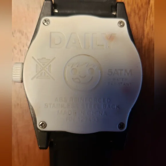 NEFF Watch - Picture 3 of 3